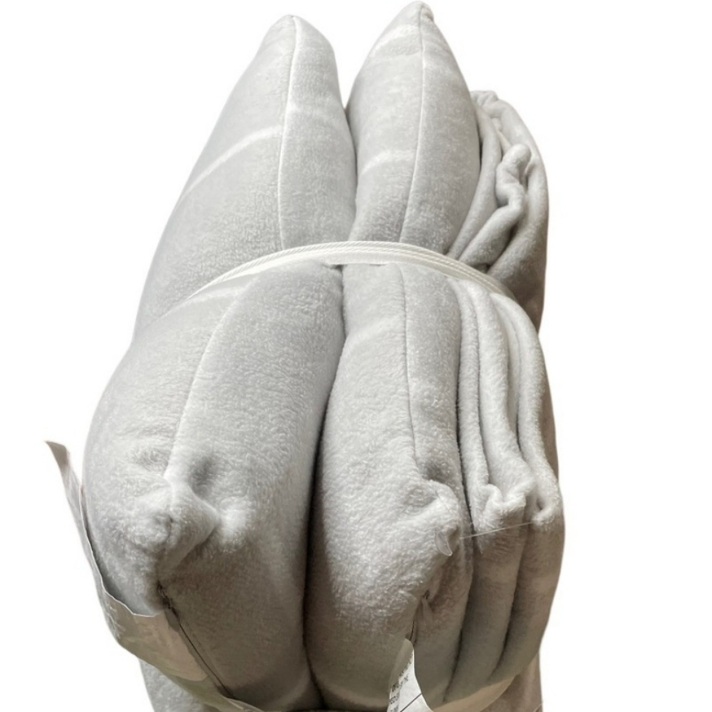 NEW! SIMPLY ESSENTIAL Window Pane 3pc Pillow & Blanket Gift Set. - Picture 3 of 7